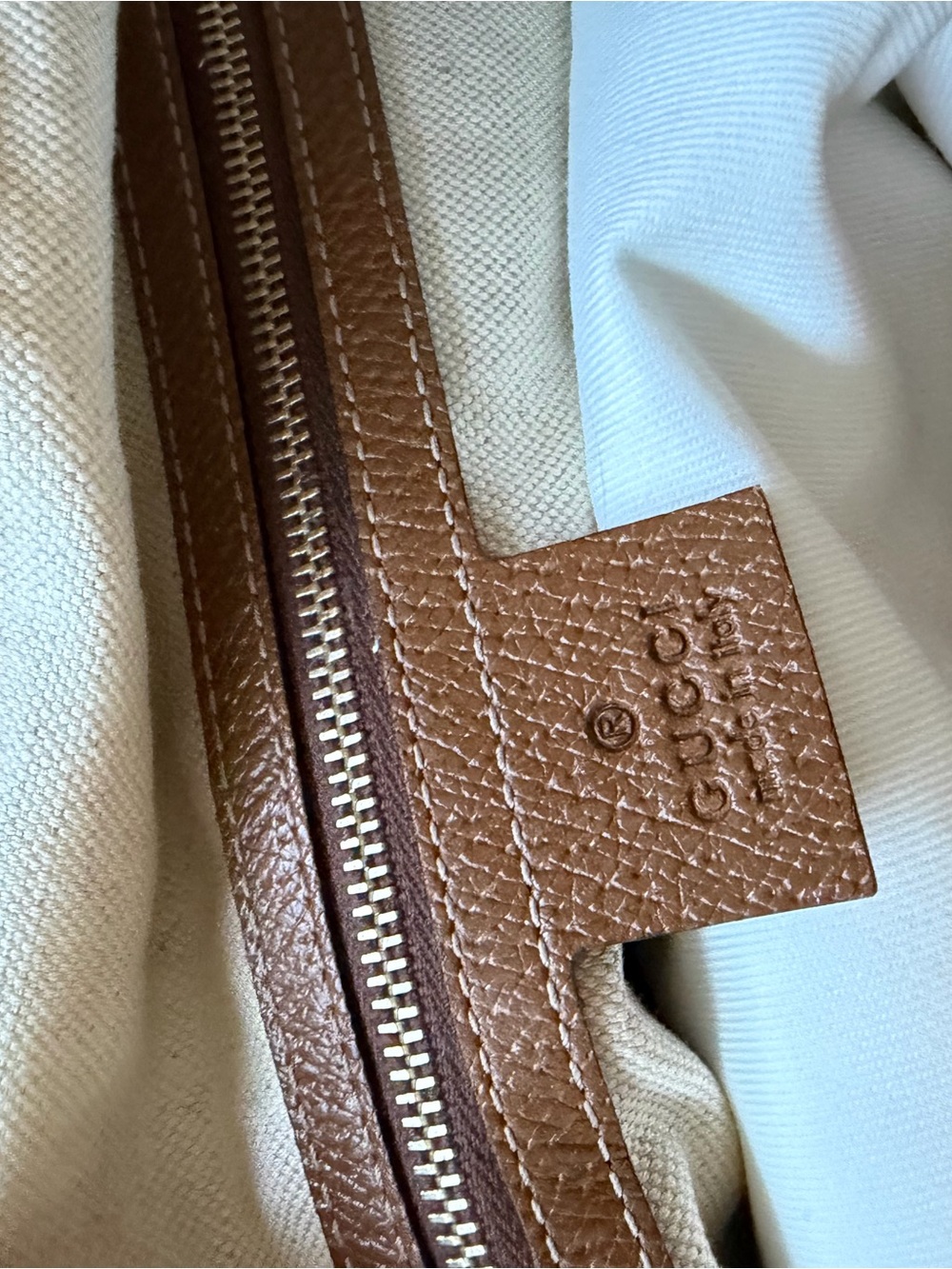 Authentic Gucci Beige Brown GG Canvas Shoulder Bag with Tan Leather Trim - Picture 3 of 5